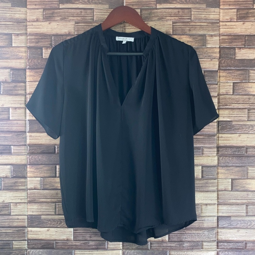 Women’s Pre Owned Medium Current Air Black CLASSIC V NECK BLOUSE